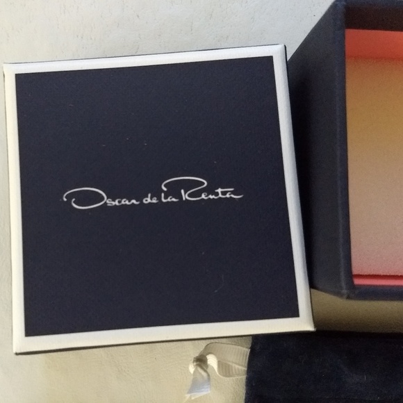 NEW - Oscar de la Renta Women's Classic Short Tassel C Earrings - Picture 5 of 8